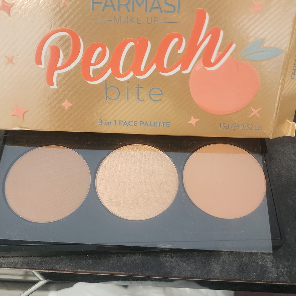 Farmasi Brown and Cream Blush Palette